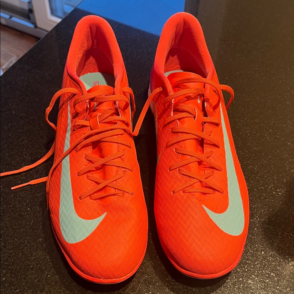 New Nike Air Zoom Mercurial Vapor 16 Academy indoor court soccer shoes mens 10.5